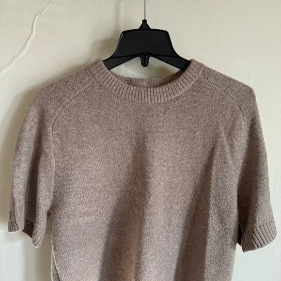 🆕 The A&F Madeline Crew Sweater Tee - Picture 5 of 7